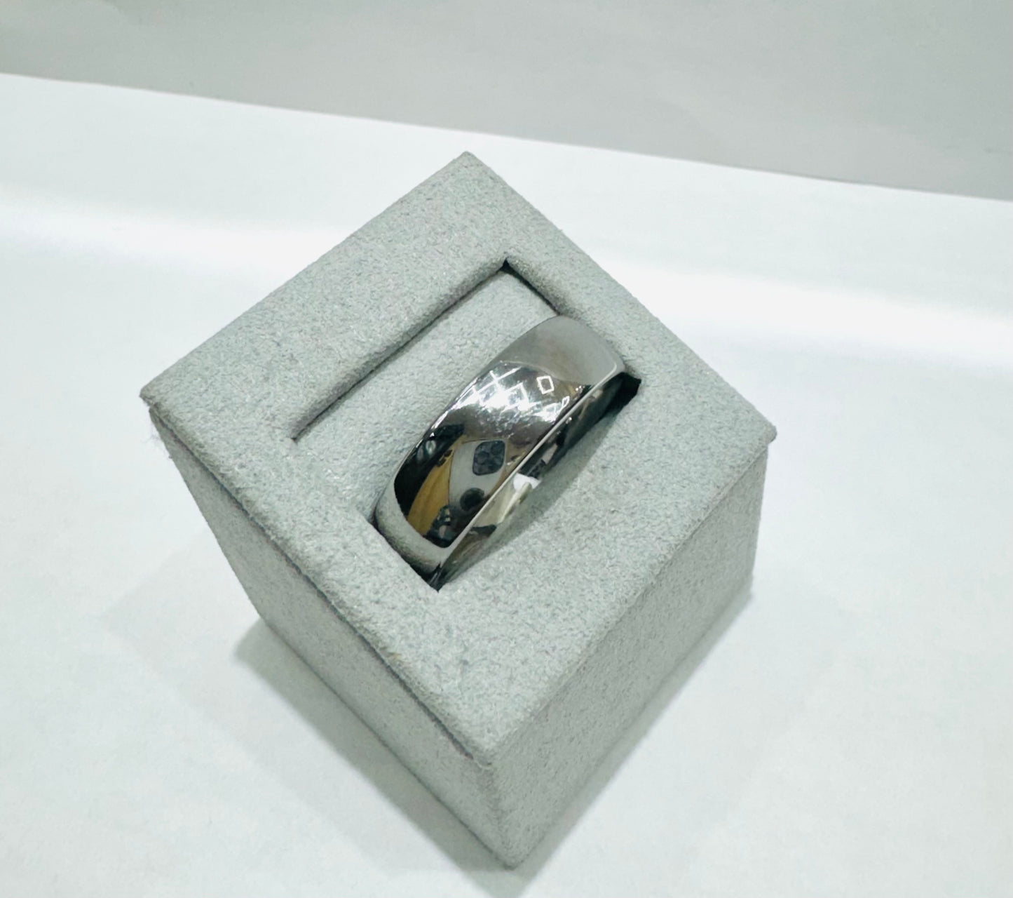 TUNGSTEN CARBIDE MENS WEDDING BAND 7.8mm, SIZE: 15