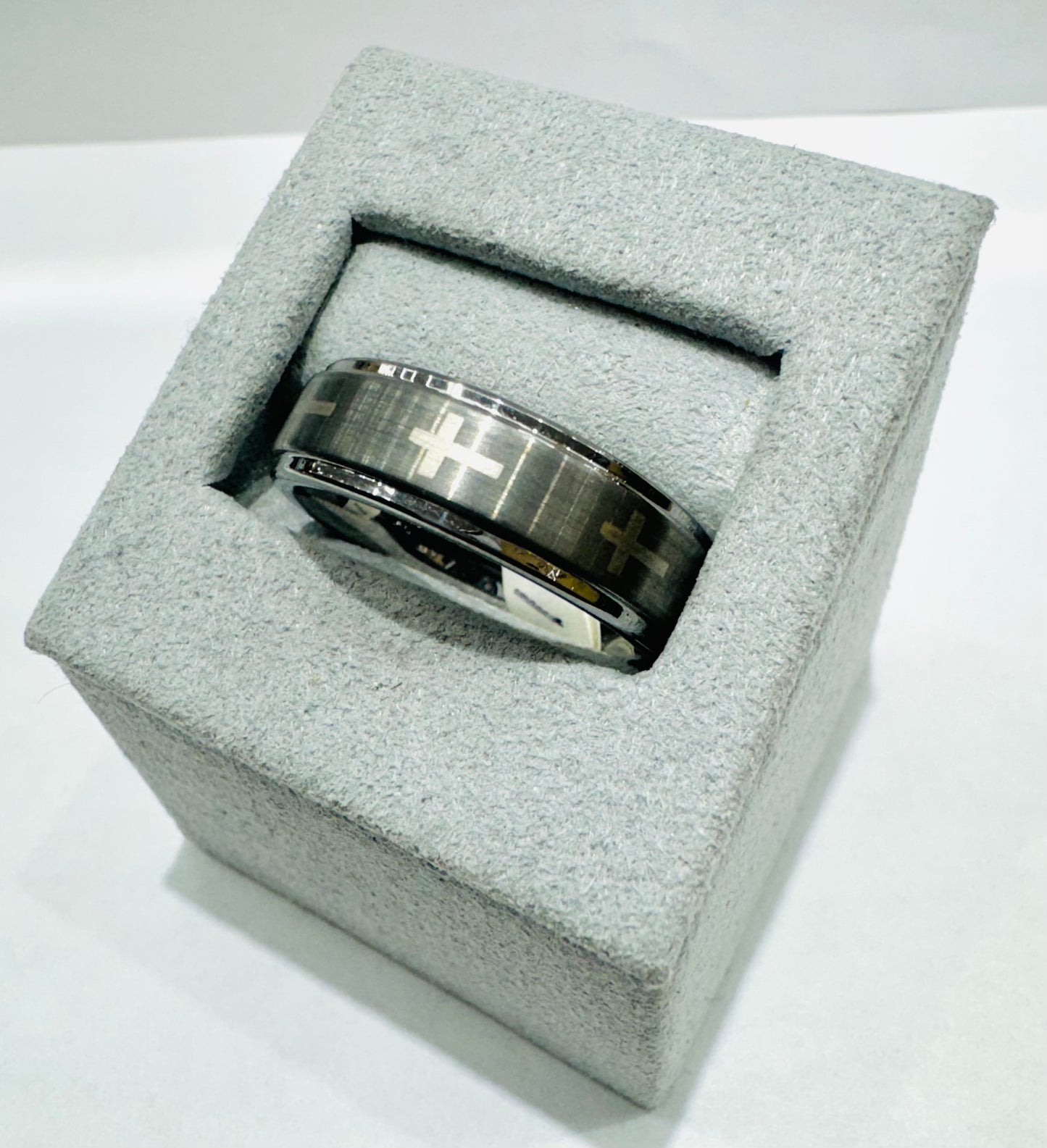 TUNGSTEN CARBIDE WEDDING BAND WITH ENGRAVED CROSS DESIGN 6.8mm, SIZE: 10