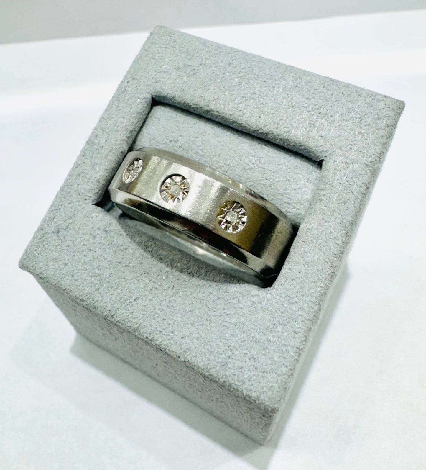 STAINLESS STEEL MENS WEDDING BAND WITH THREE CZ STONES 8mm, SIZE: 12