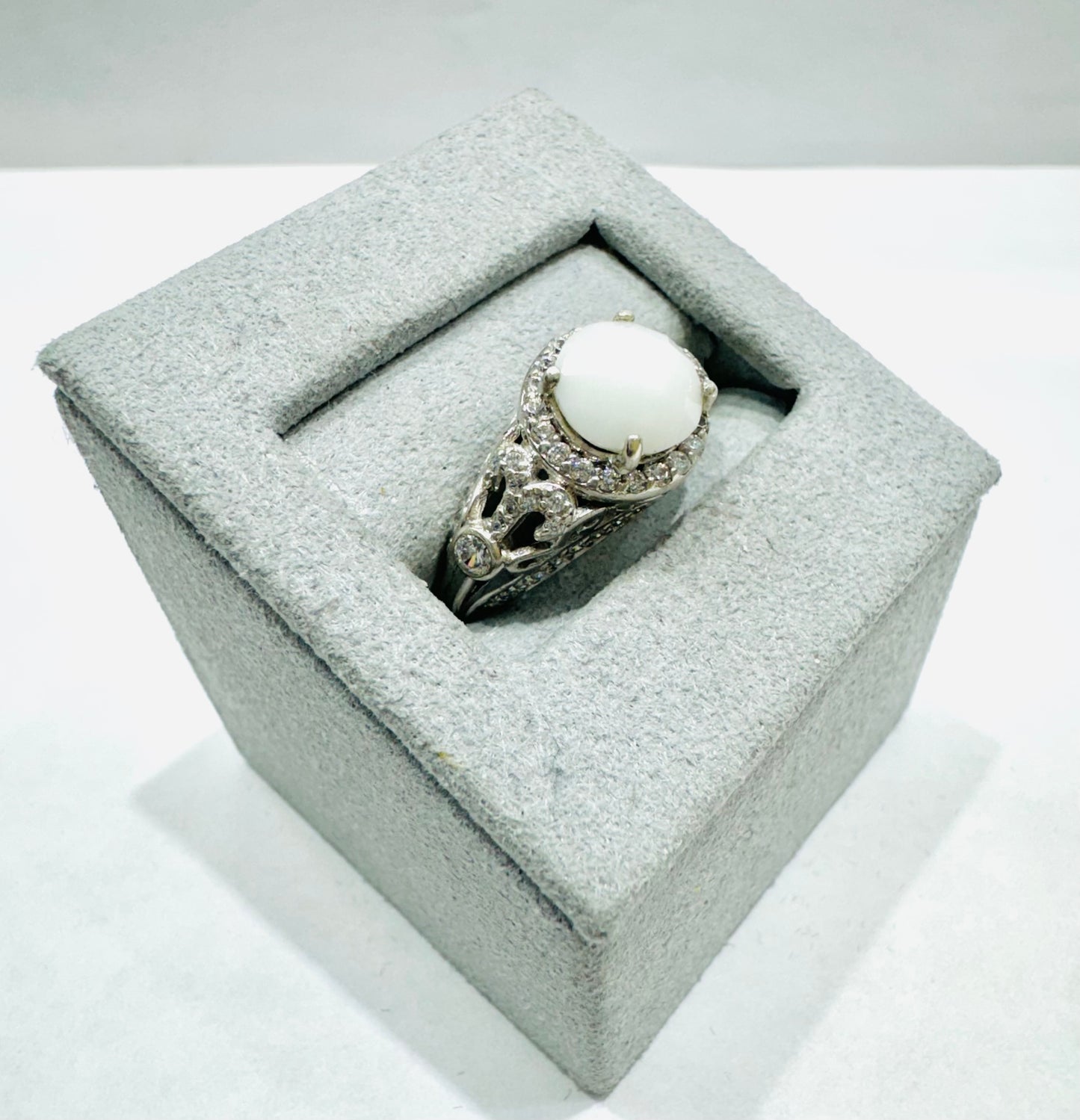 SILVER WOMEN RING WITH CZ STONES, SIZE: 5.5