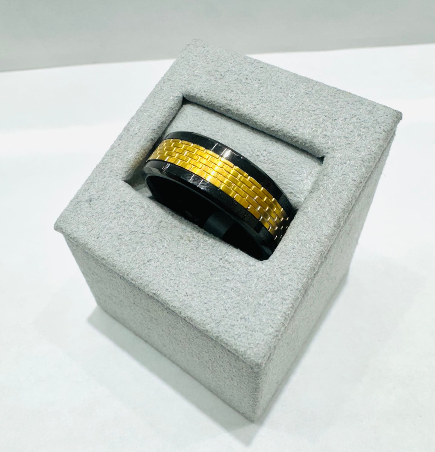 TUNGSTEN CARBIDE WEDDING BAND WITH BLACK CERAMIC & GOLD INLAY 8mm, SIZE: 11