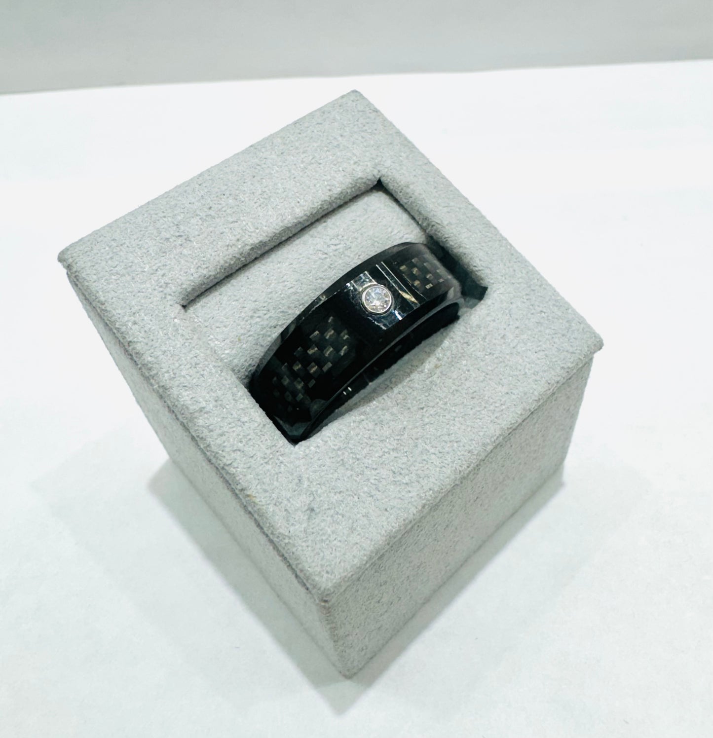 BLACK TUNGSTEN CARBIDE WEDDING BAND WITH CARBON FIBER INLAY & ONE CZ STONE 8mm, SIZE: 10