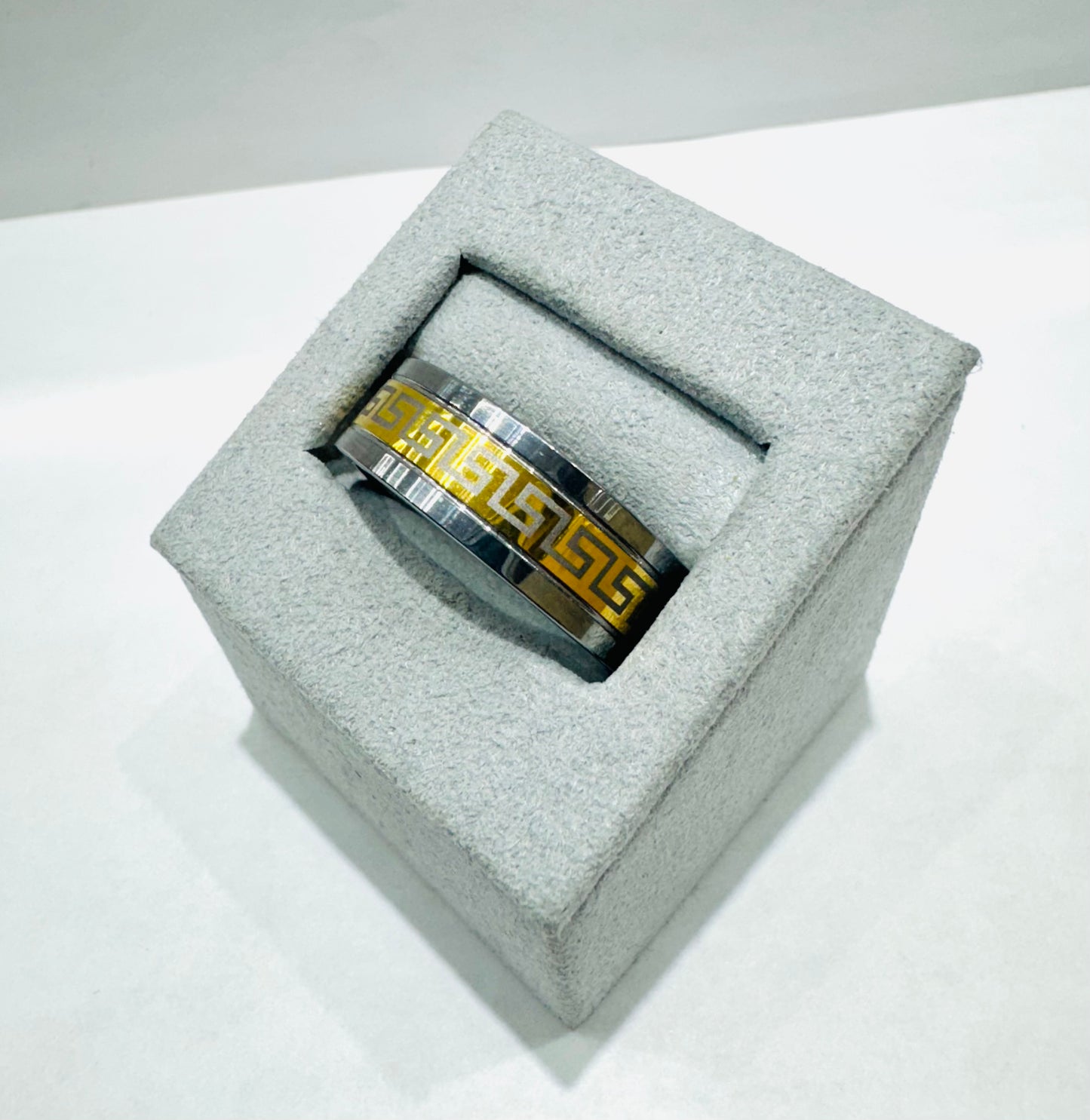 TWO TONE TUNGSTEN CARBIDE BAND WITH GREEK KEY DESIGN 8mm, SIZE: 12