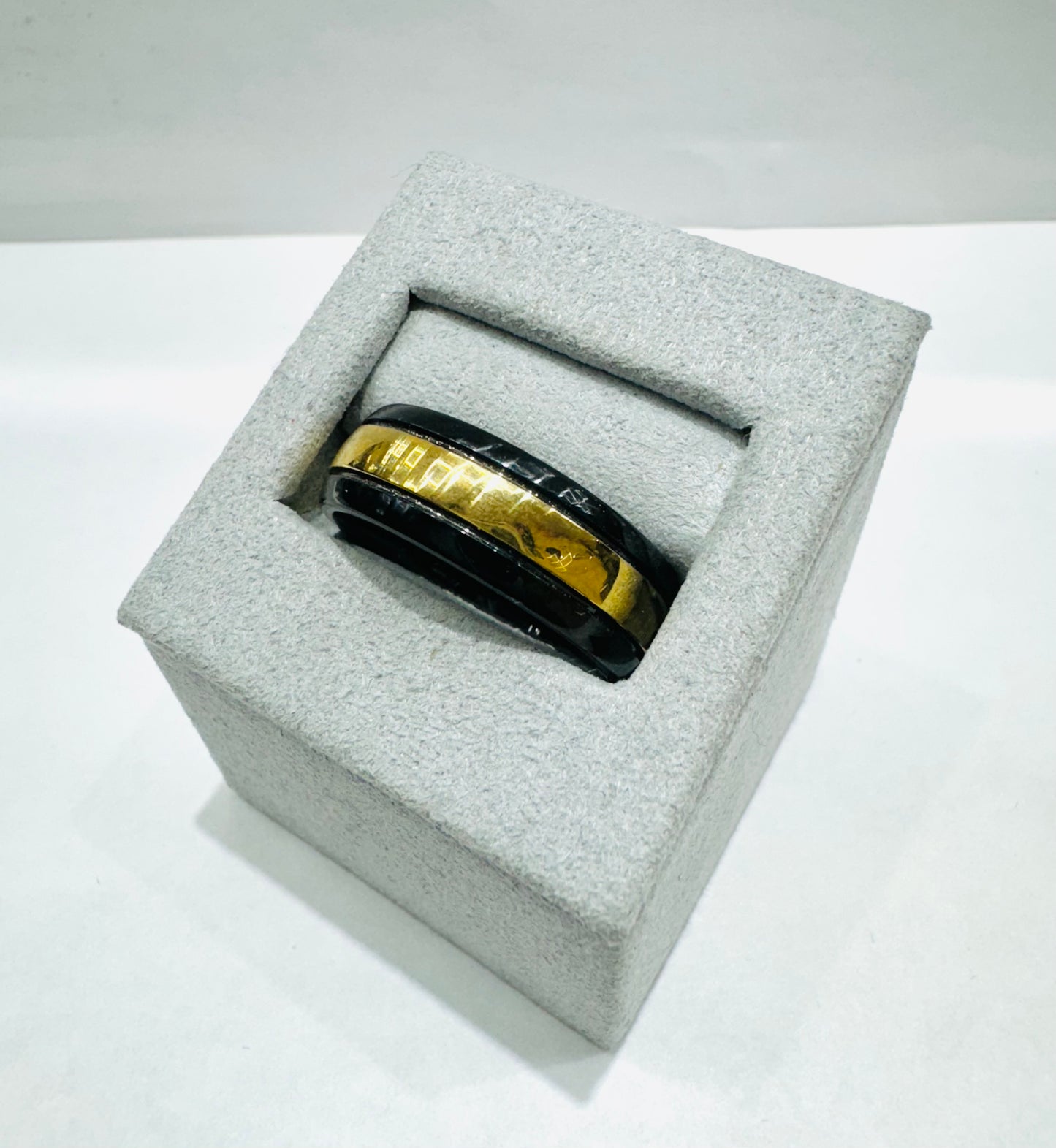 BLACK TUNGSTEN CARBIDE WEDDING BAND WITH GOLD PLATED INLAY 8mm, SIZE: 11