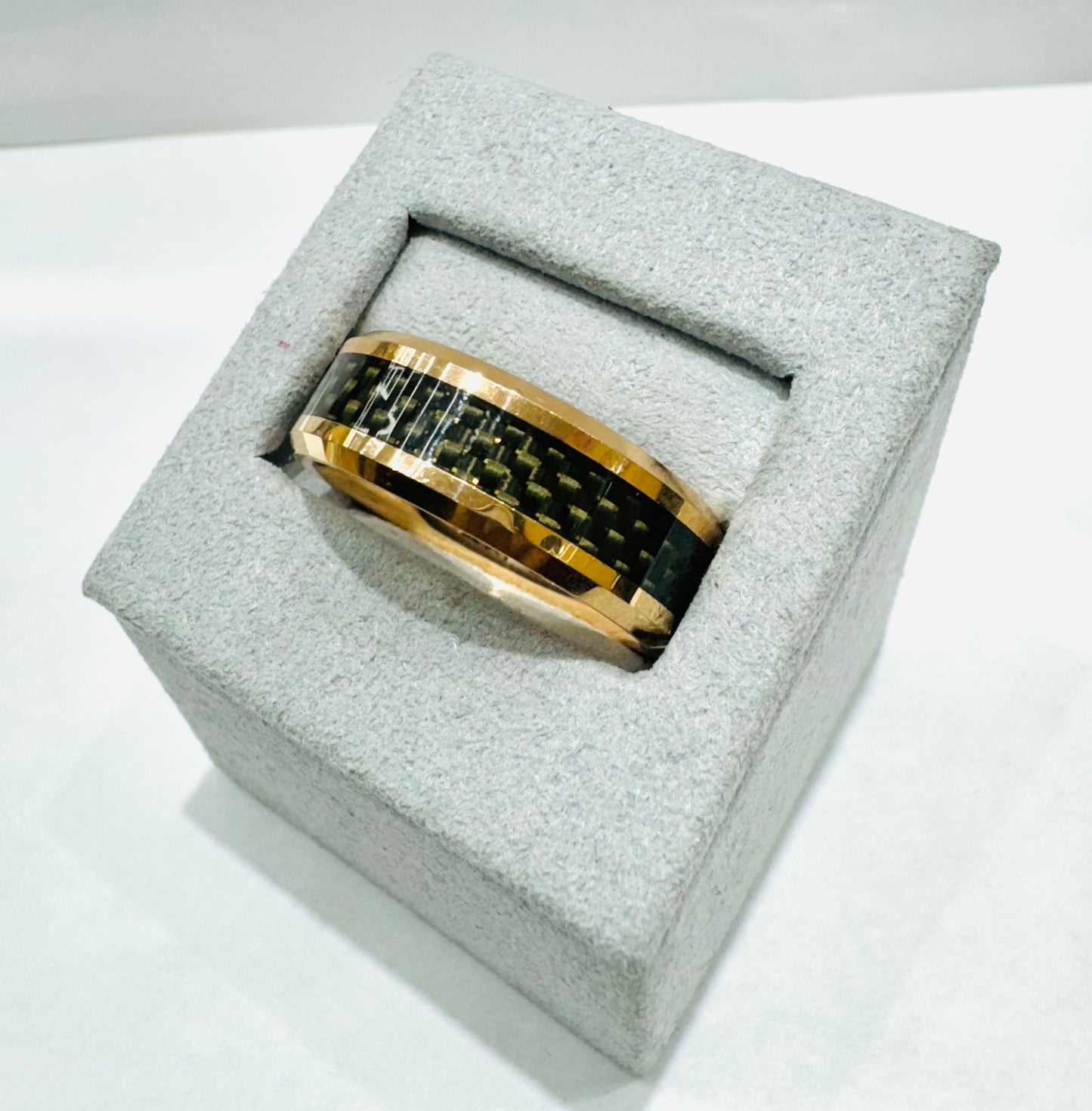 TUNGSTEN CARBIDE WEDDING BAND WITH BLACK CARBON FIBER INLAY 8mm, SIZE: 13