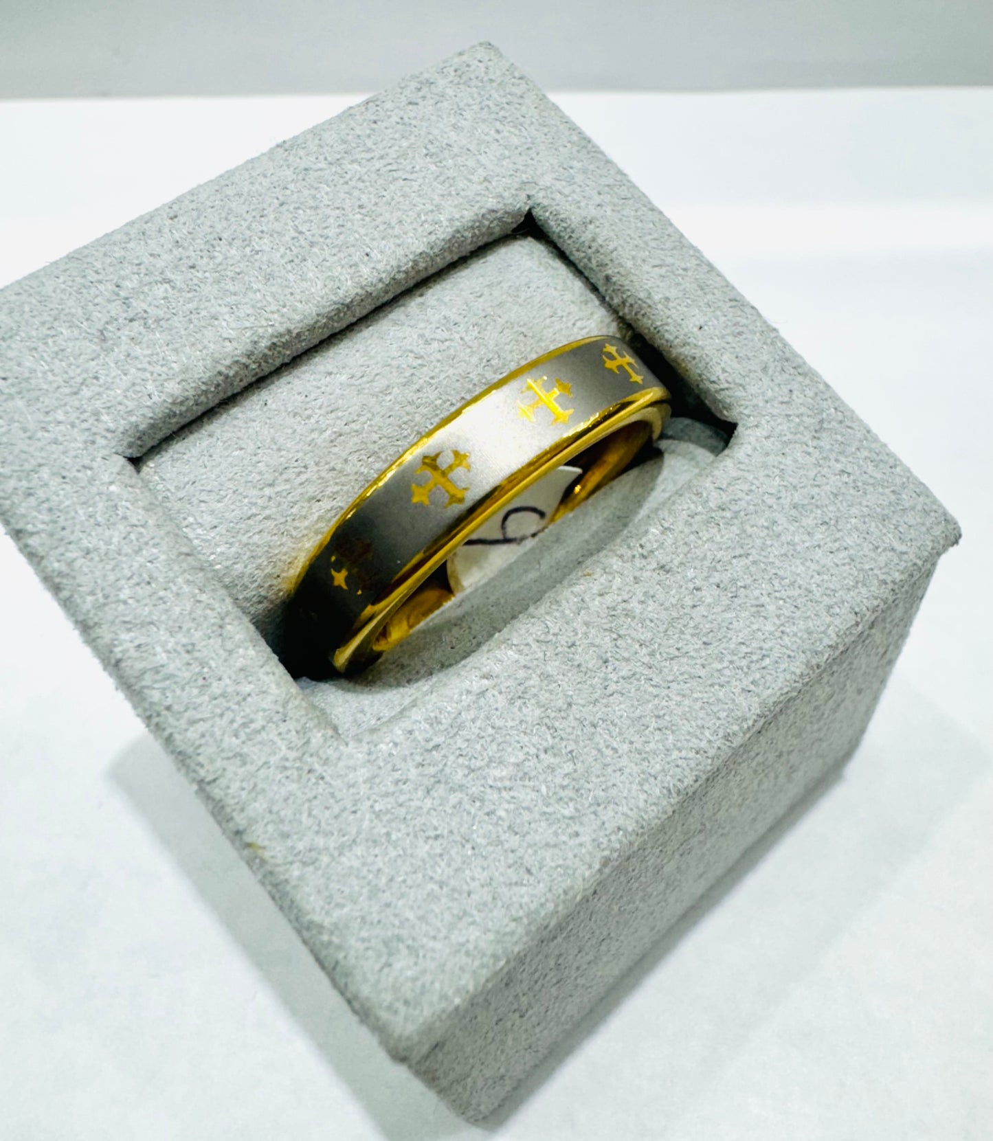 TUNGSTEN CARBIDE MENS WEDDING BAND WITH LASER ENGRAVED CROSS DESIGN BRUSHED SILVER FINISH 4.8mm, SIZE: 9