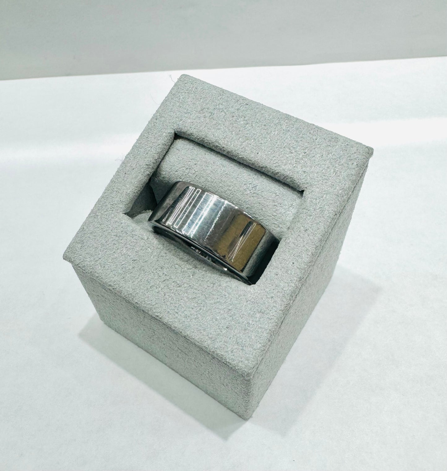 TUNGSTEN CARBIDE MENS WEDDING BAND 8.8mm, SIZE: 10