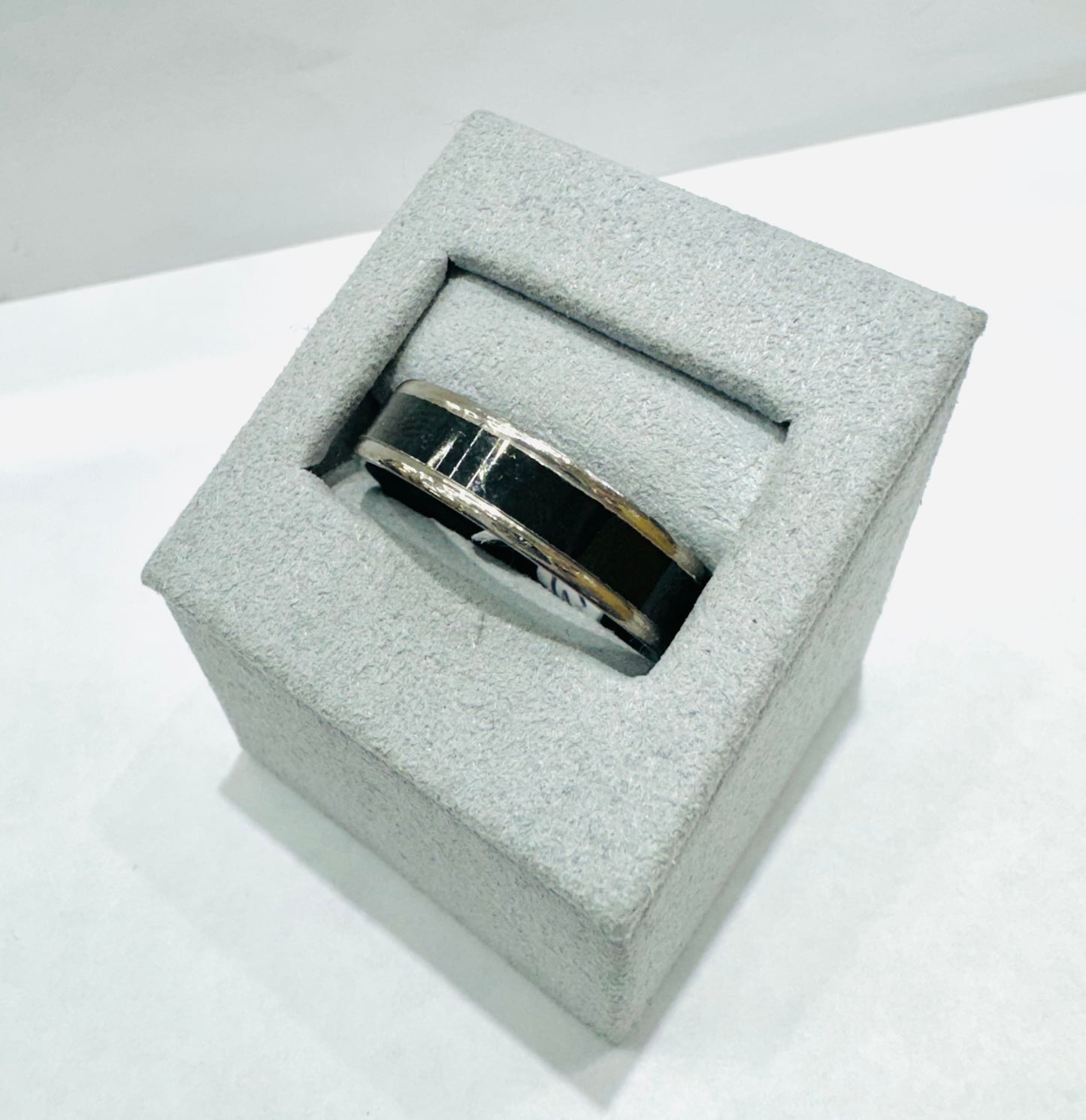 TWO-TONE TITANIUM MENS WEDDING BAND 6mm, SIZE: 13