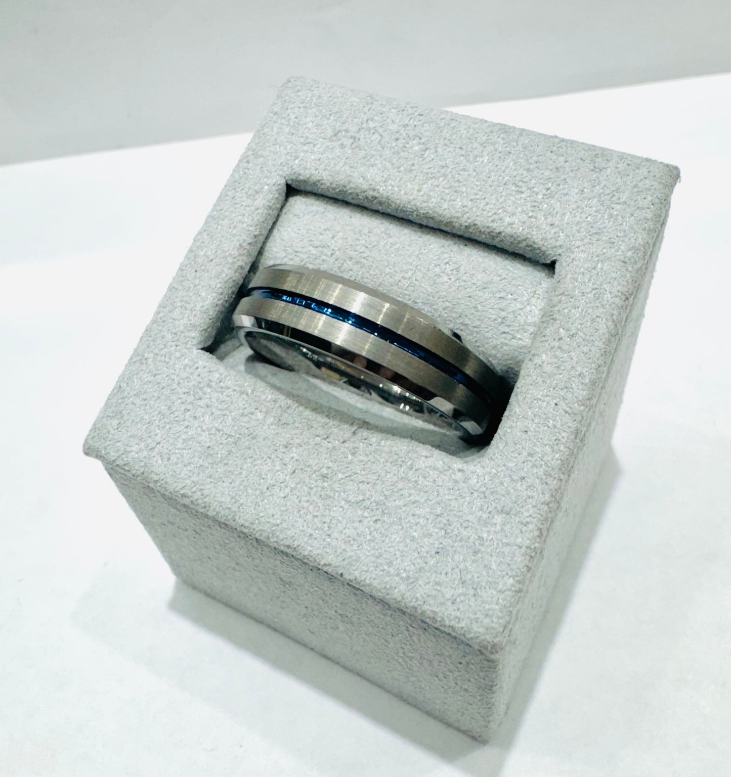 SILVER COLOR TUNGSTEN CARBIDE MENS WEDDING BAND WITH BLUE INLAY 6mm, SIZE: 10