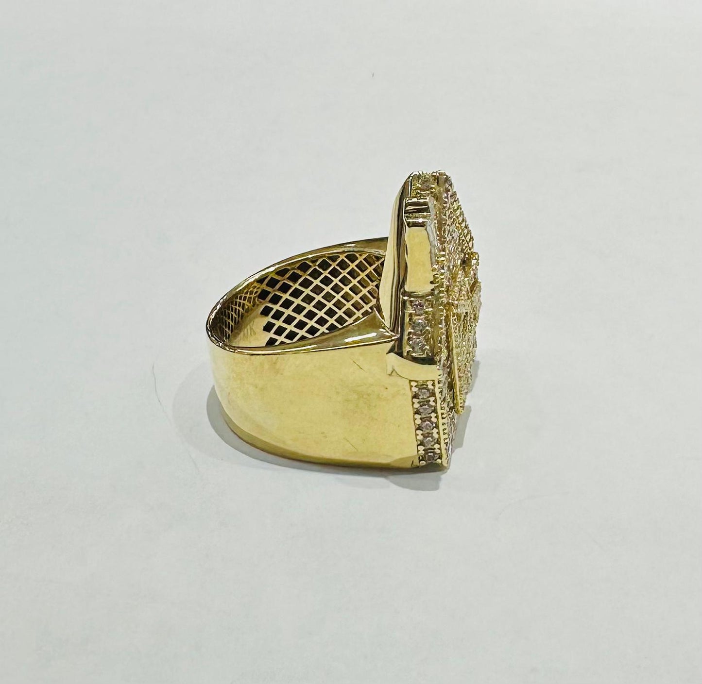 10K GOLD TRAP HOUSE RING WITH DIAMONDS- WEIGHT: 14.0gm