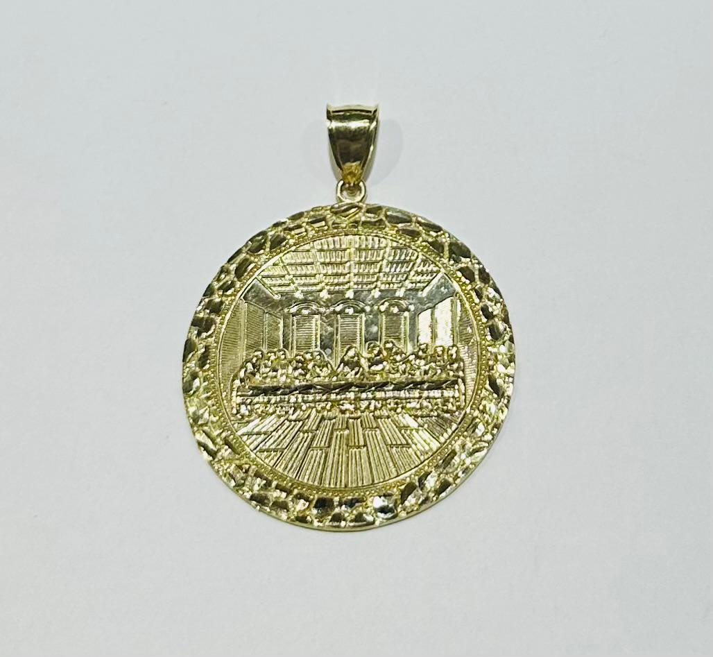 10K GOLD ROUND NUGGET LAST SUPPER PENDANT, WEIGHT: 9.7gm