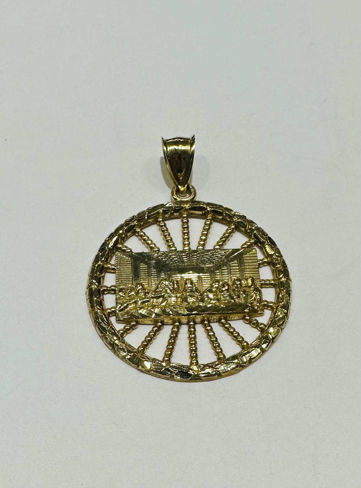 10K GOLD ROUND NUGGET LAST SUPPER PENDANT, WEIGHT: 5.2gm