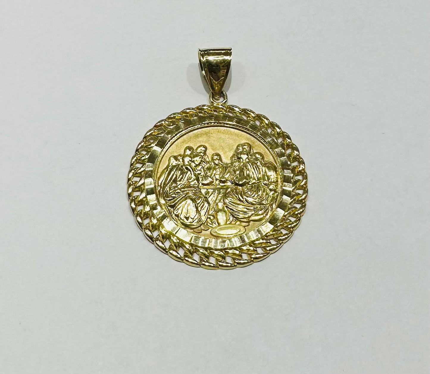 10K GOLD NUGGET LAST SUPPER PENDANT, WEIGHT: 15.4gm