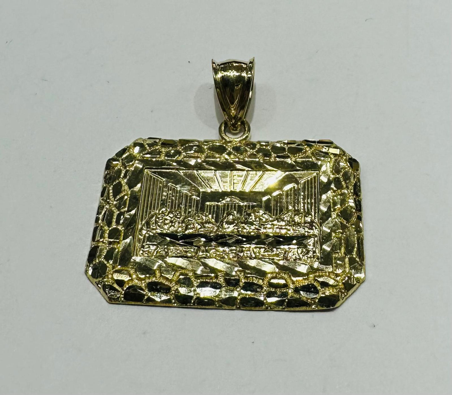 10K GOLD SMALL NUGGET LAST SUPPER PENDANT, WEIGHT: 2.6gm