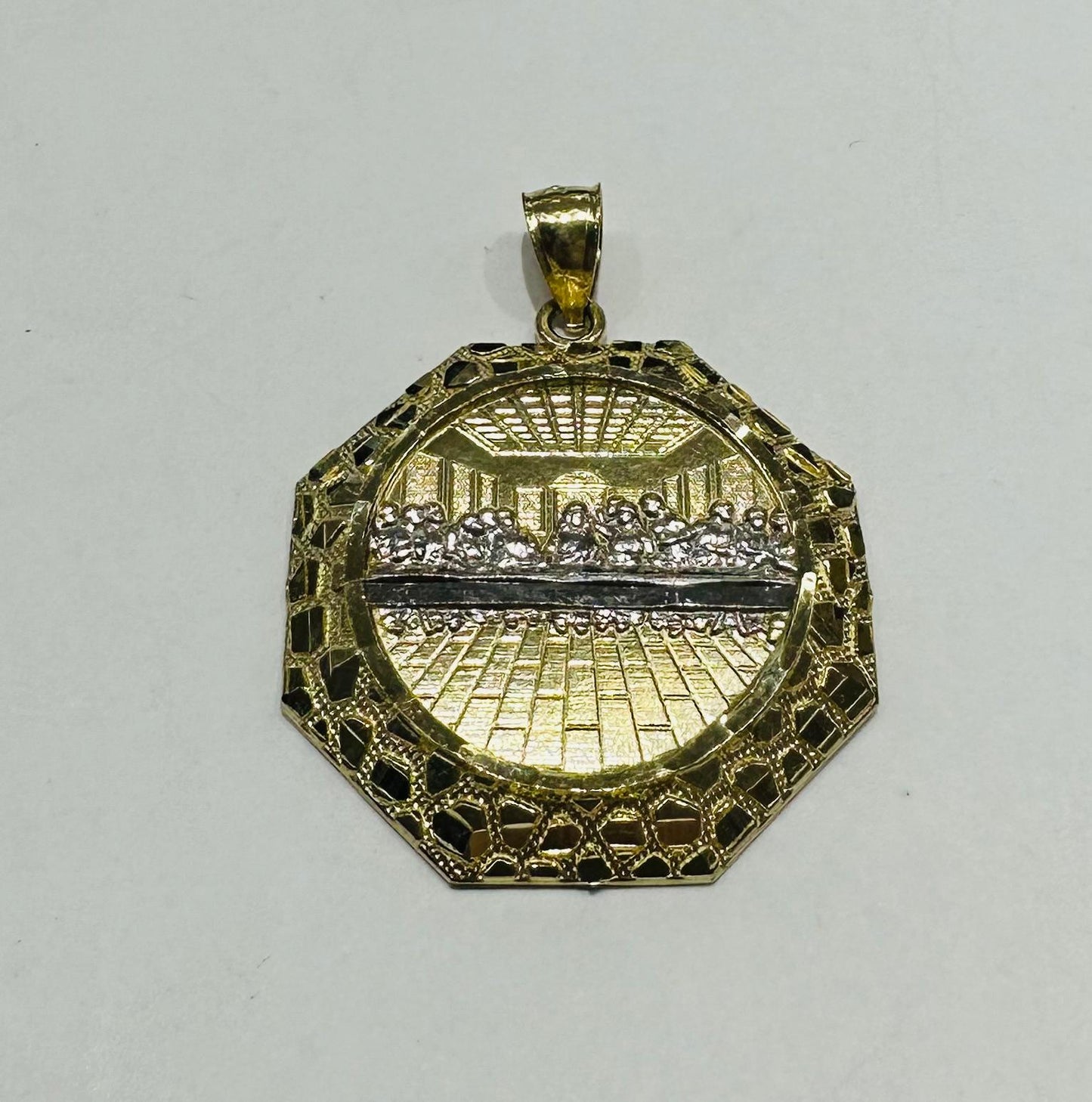 10K GOLD NUGGET LAST SUPPER PENDANT, WEIGHT: 4.2gm