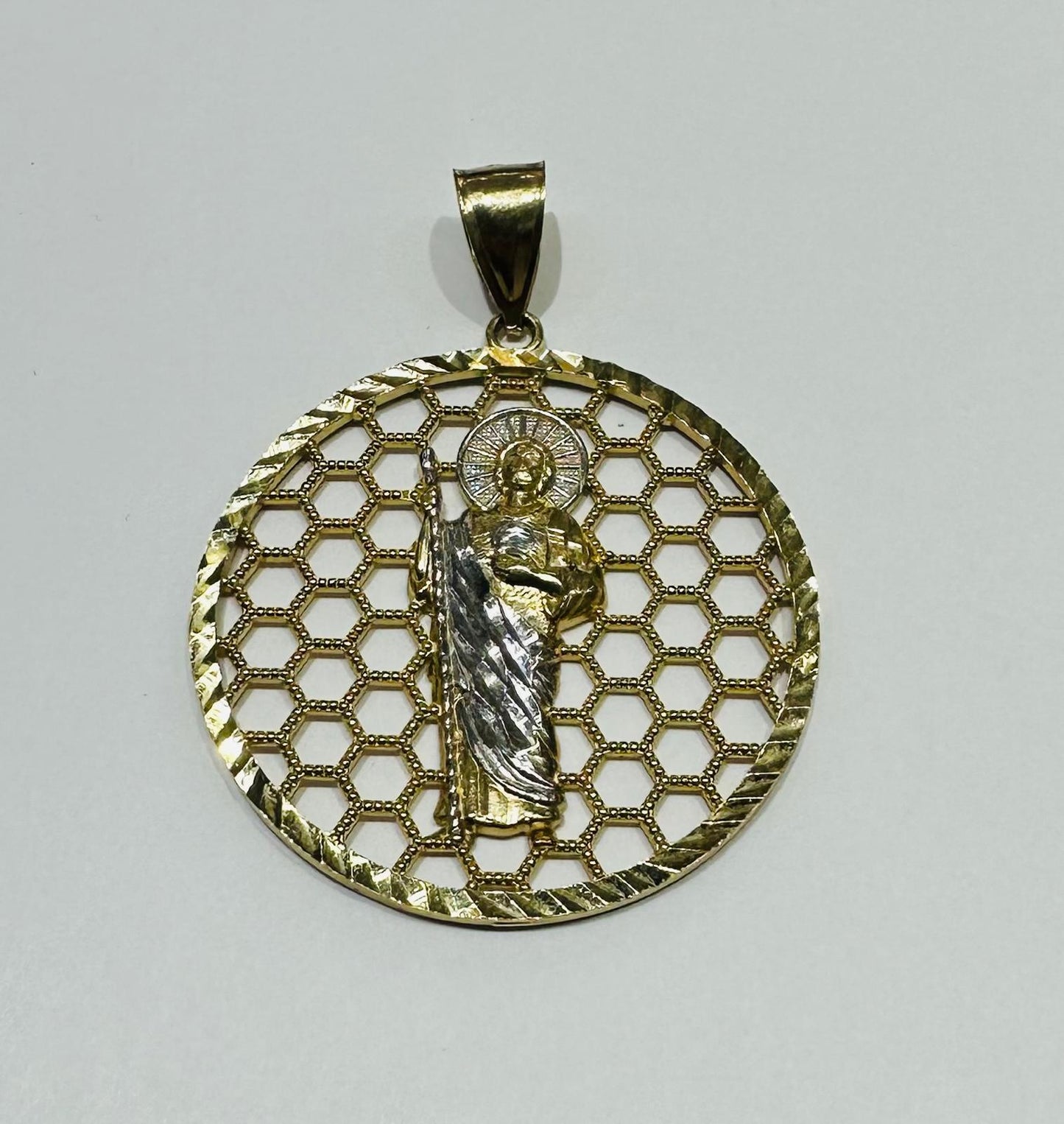 10K GOLD ROUND SAINT JUDE PENDANT, WEIGHT: 8.2gm
