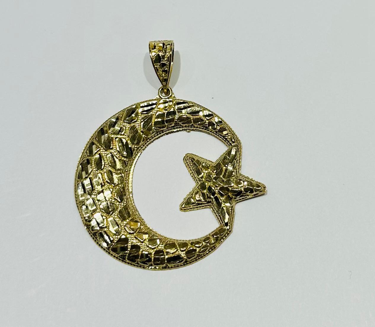 10K GOLD MOON & STAR NUGGET PENDANT, WEIGHT: 9.1gm