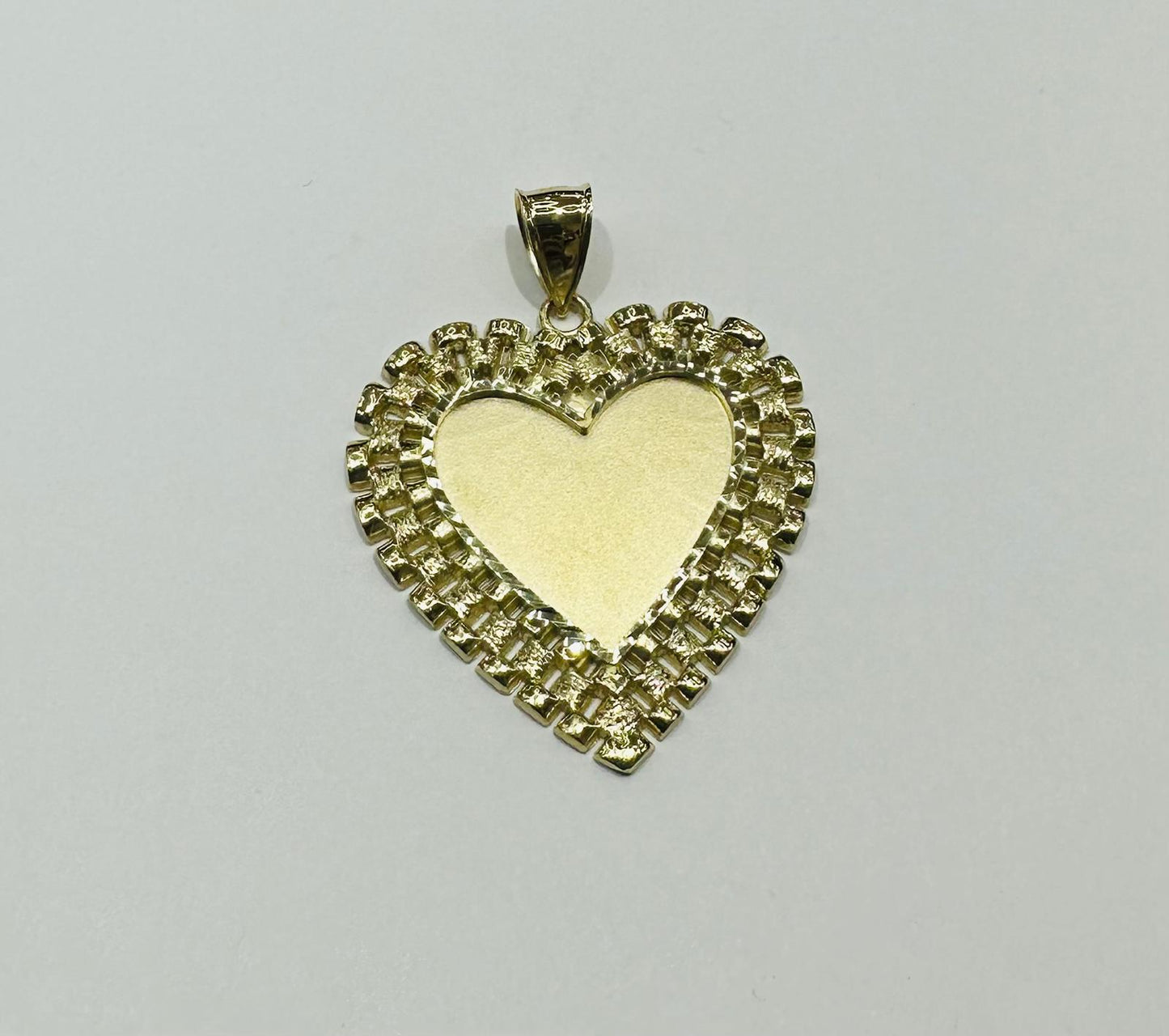 10K GOLD HEART MEMORY PENDANT, WEIGHT: 11.3gm