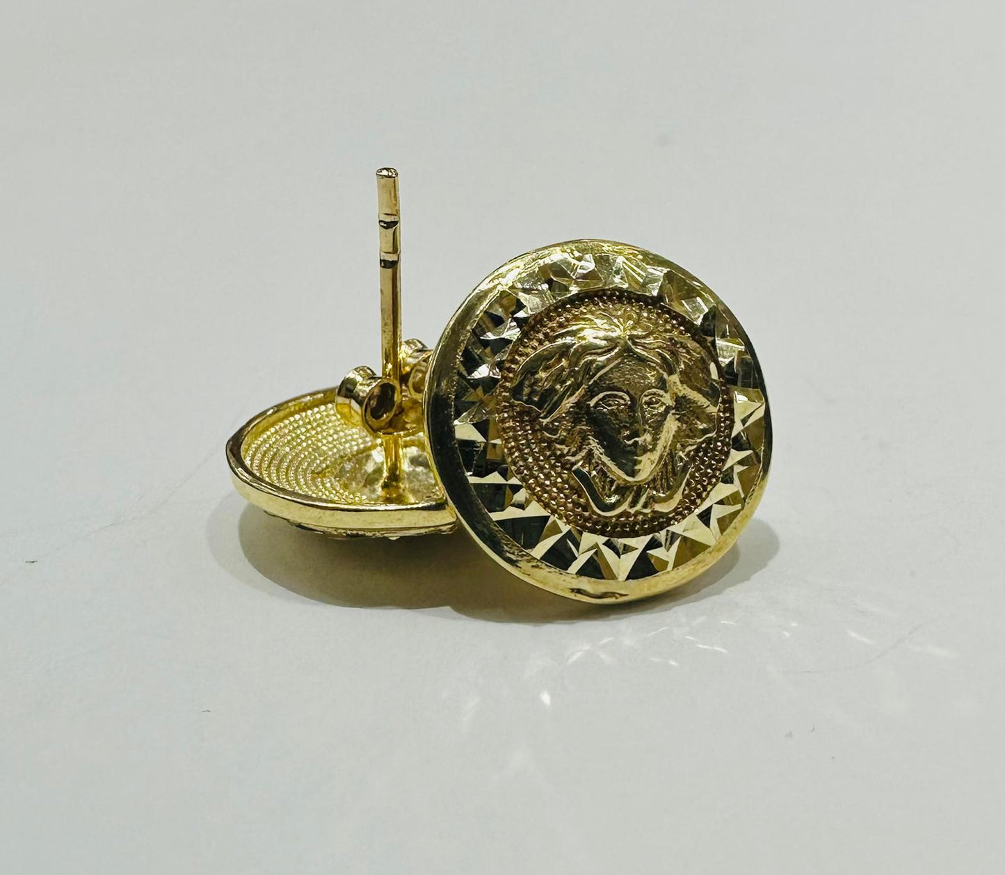 10K GOLD ROUND MEDUSA EARRINGS, WEIGHT: 2.6gm