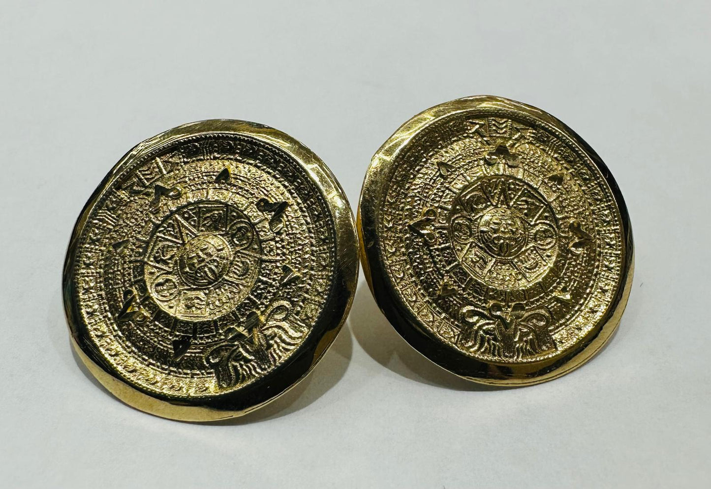 10K GOLD ROUND AZTEC SOLAR CALENDER EARRINGS, WEIGHT: 3.9gm