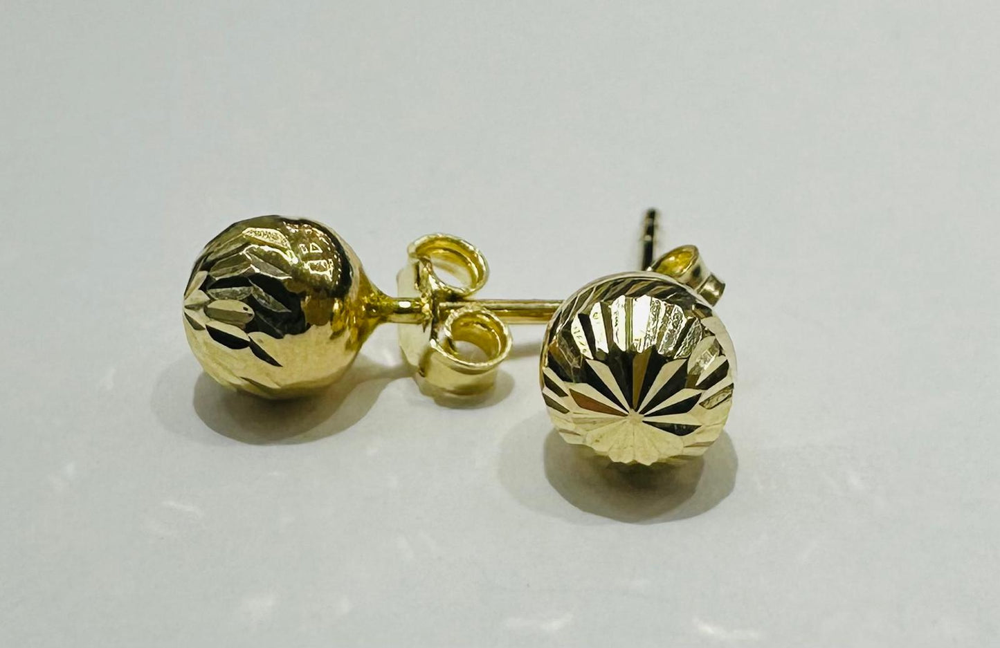 10K GOLD ROUND EARRINGS, WEIGHT: 1.00gm