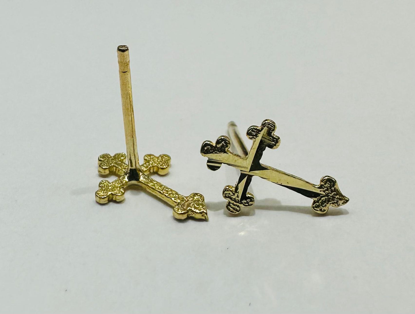 10K GOLD SMALL CROSS EARRINGS, WEIGHT: 0.5gm