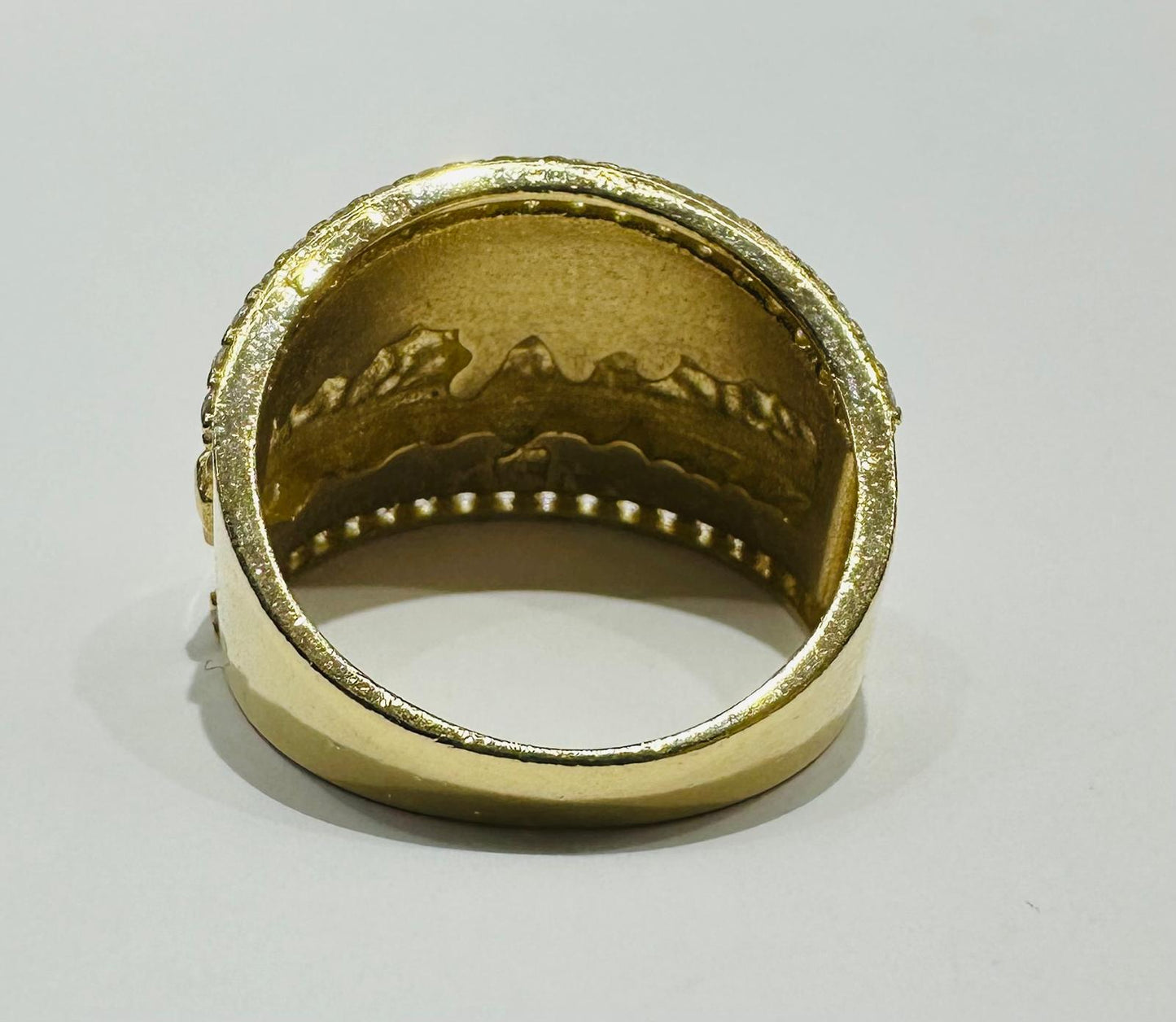 14K GOLD LAST SUPPER RING WITH CZ STONE, WEIGHT: 10.0gm