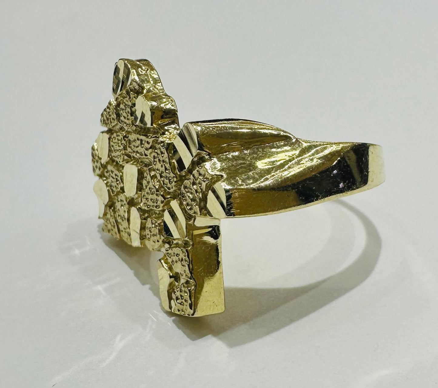 10K GOLD TEXAS NUGGET RING, WEIGHT: 7.0gm