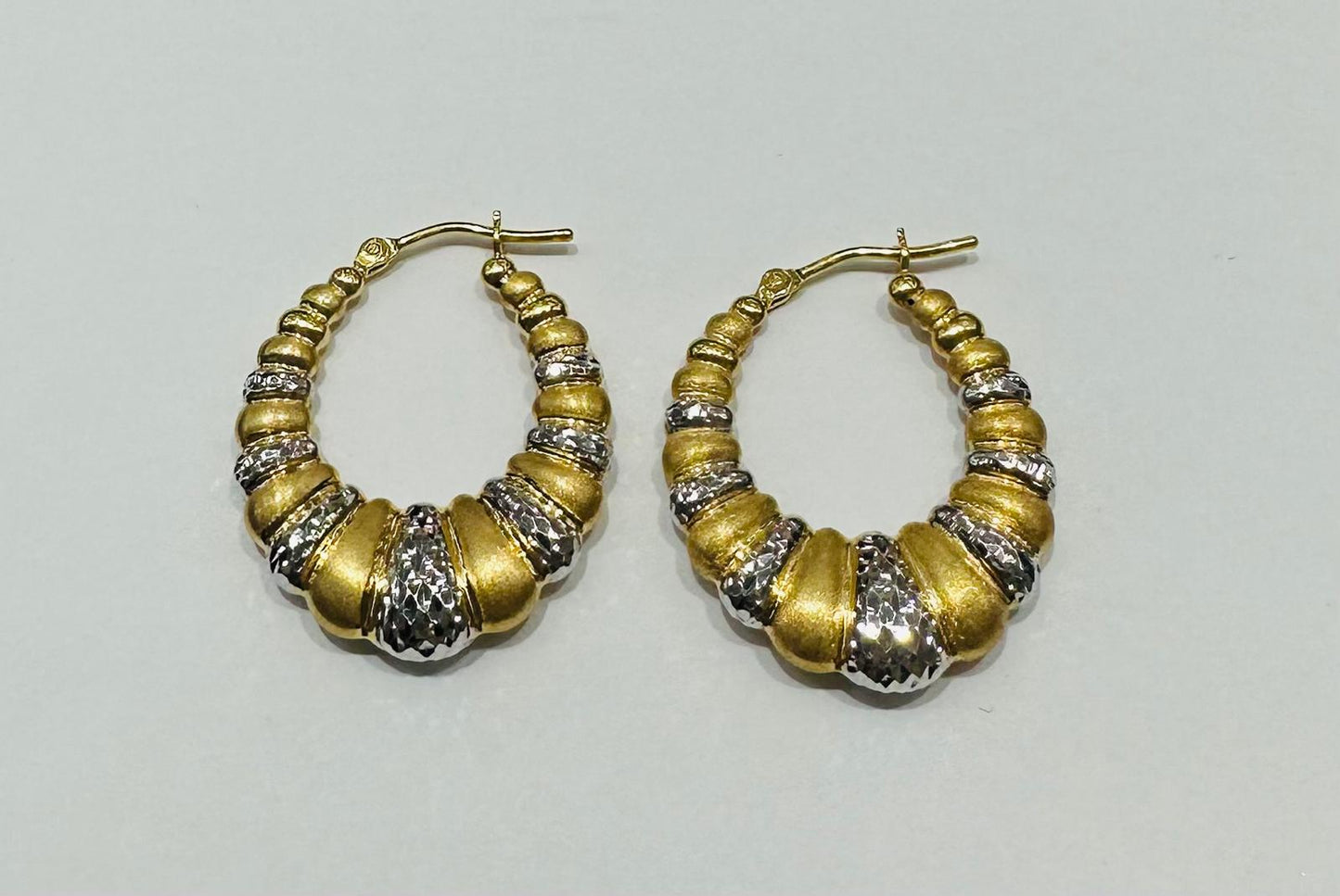 10K YELLOW & WHITE GOLD SHRIMP HOOP EARRINGS, WEIGHT: 3.3gm