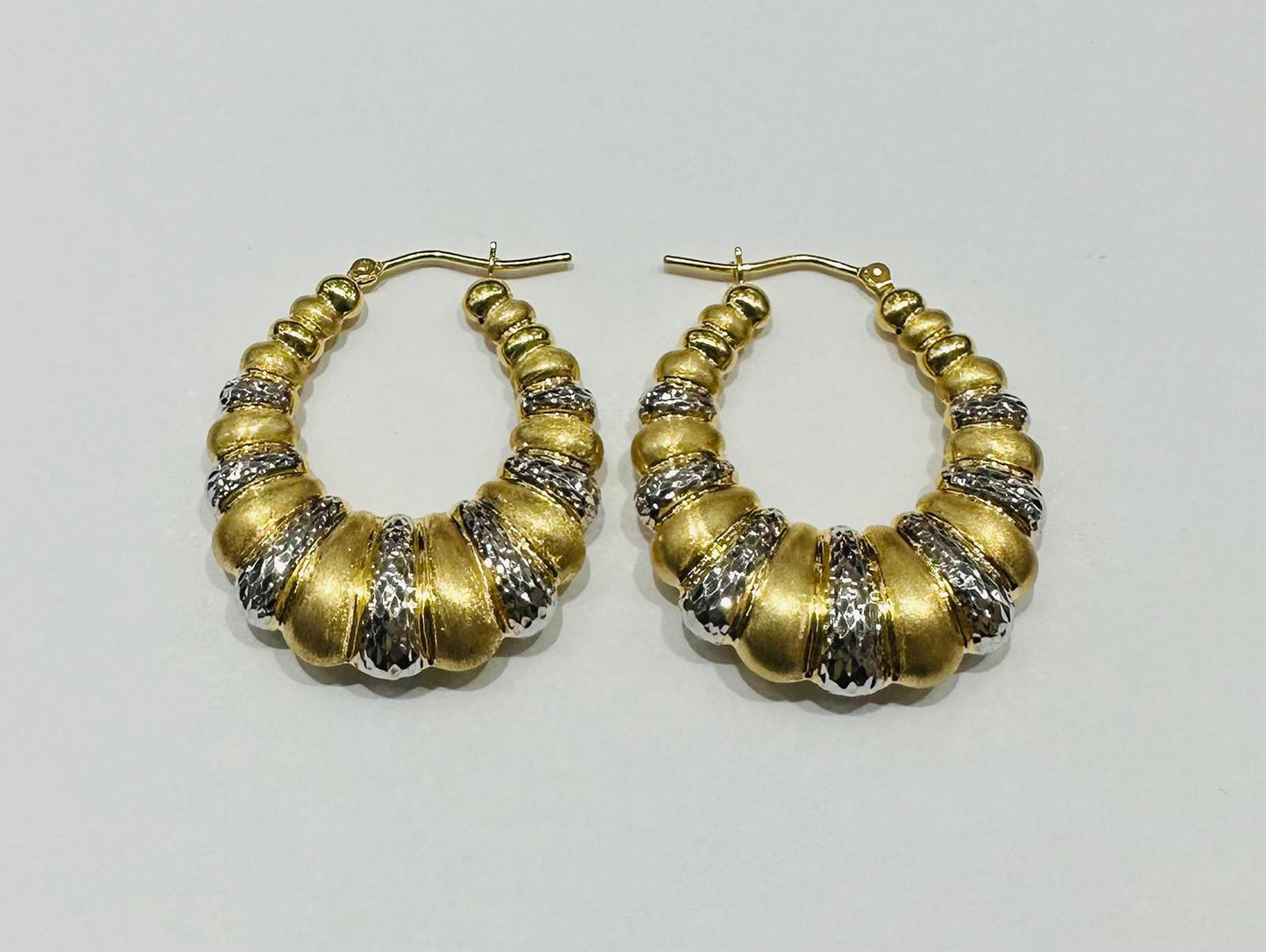 10K YELLOW & WHITE GOLD SHRIMP HOOP EARRINGS, WEIGHT: 5.3gm