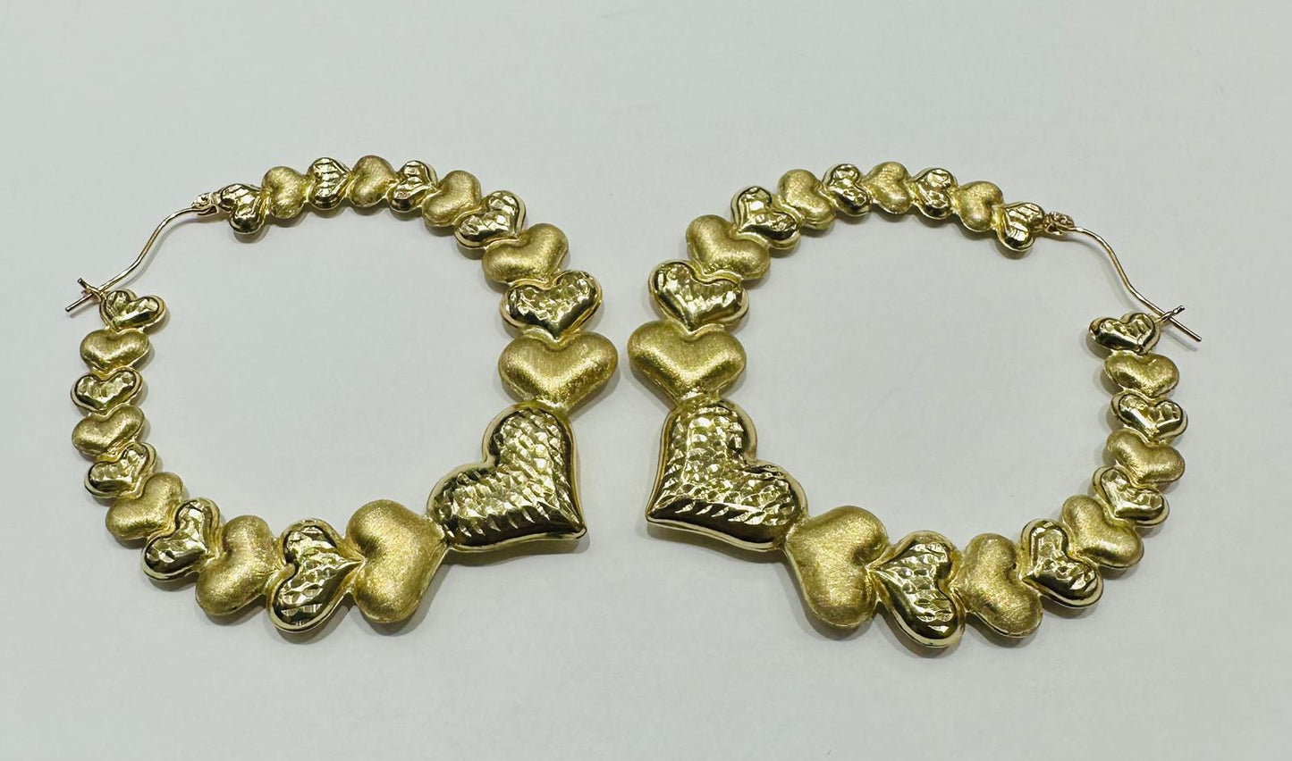 10K YELLOW GOLD ROUND HEART SHAPED HOOP EARRINGS, WEIGHT: 13.3gm