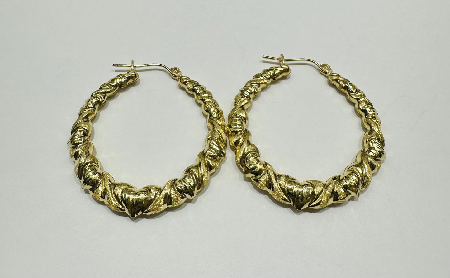 10K YELLOW GOLD ROUND HEART SHAPED HOOP EARRINGS, WEIGHT: 8.3gm