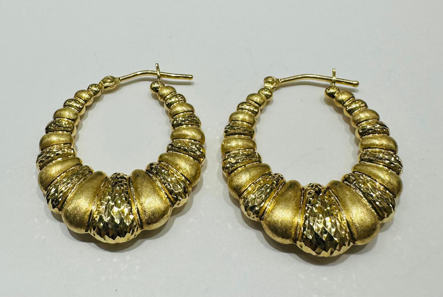 10K TWO TONED YELLOW GOLD SHRIMP HOOP EARRINGS, WEIGHT: 4.8gm