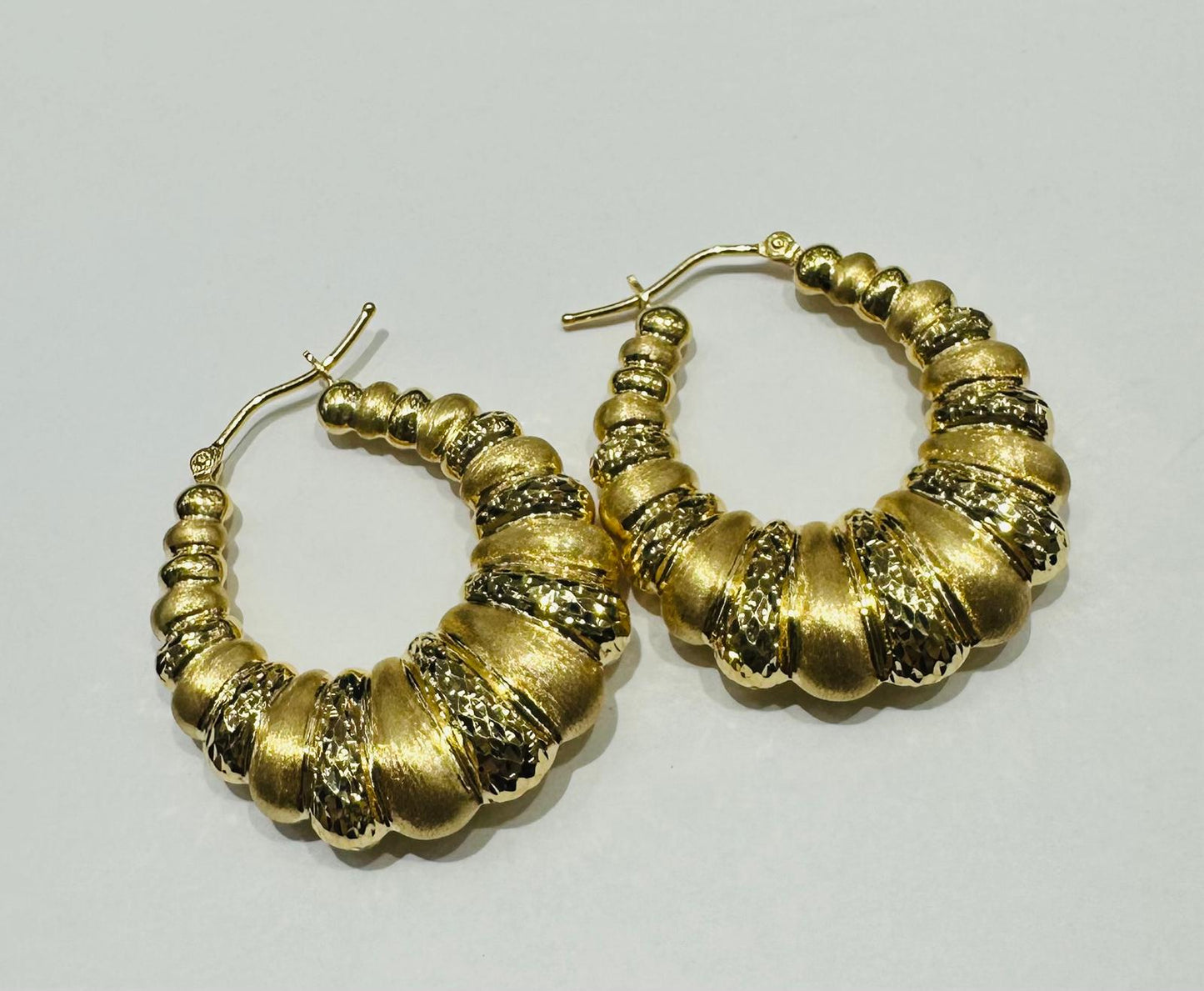 10K TWO TONED YELLOW GOLD SHRIMP HOOP EARRINGS, WEIGHT: 8.0gm