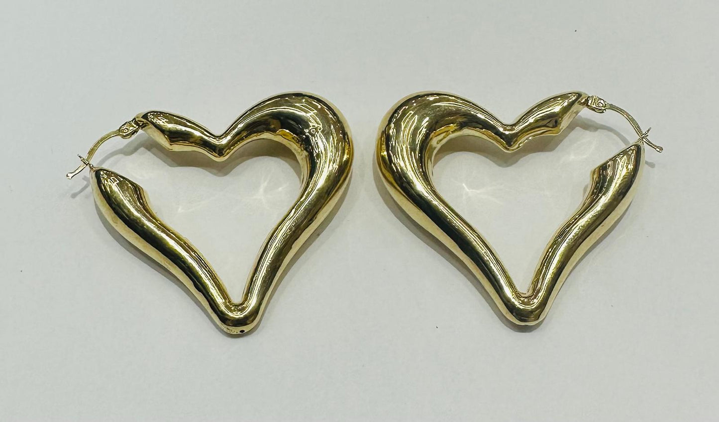 10K GOLD HEART SHAPED HOOP EARRINGS, WEIGHT: 8.3gm