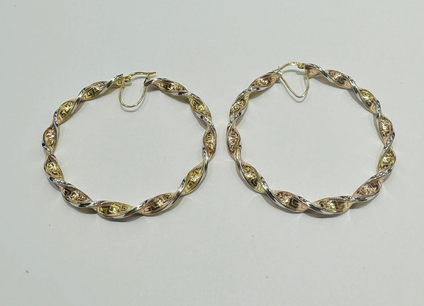 10K GOLD TRI COLOR TWISTED HOOP EARRINGS, WEIGHT: 7.8gm