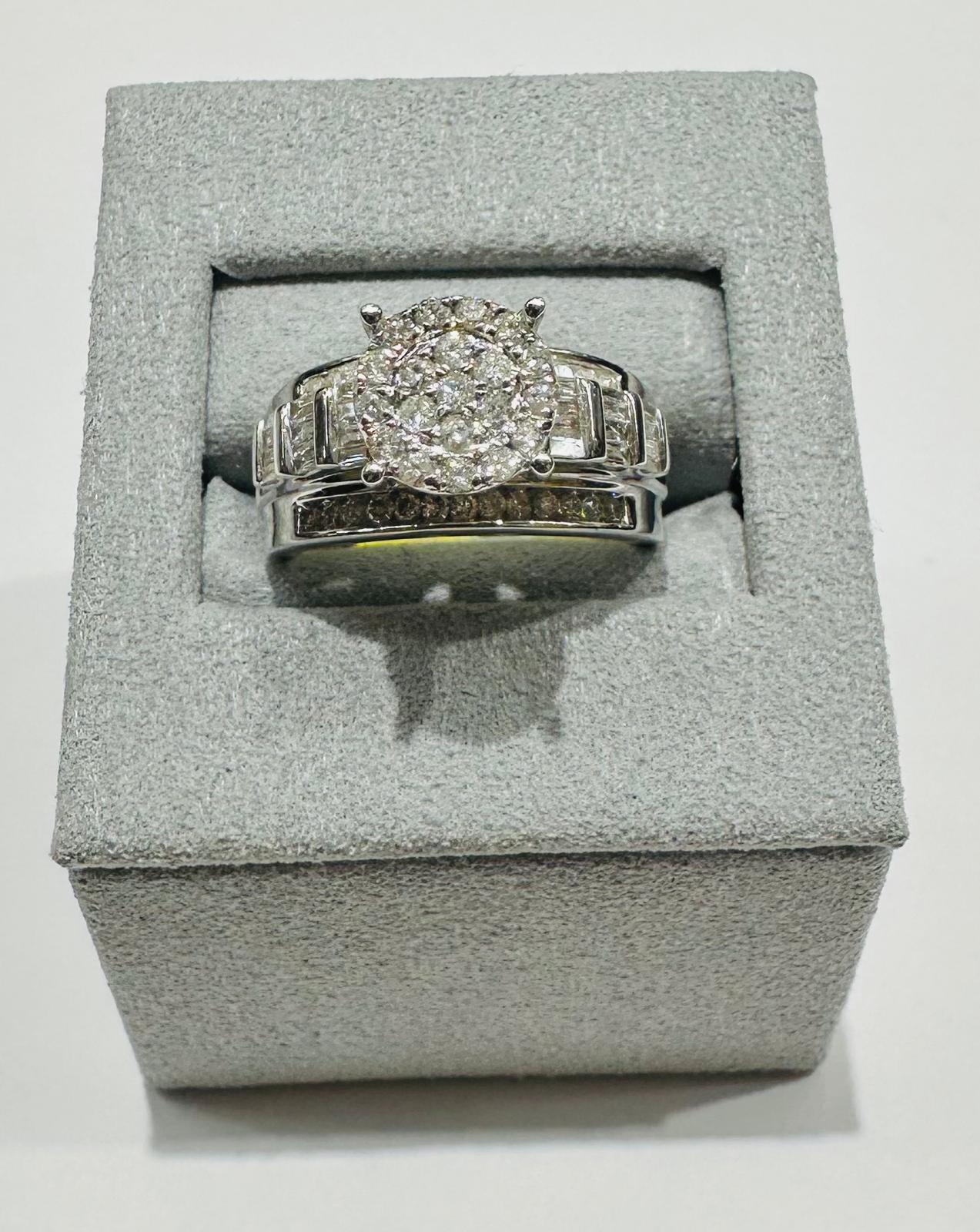 10K WHITE GOLD RING WITH NATURAL DIAMONDS 0.95CT, 5.4gm