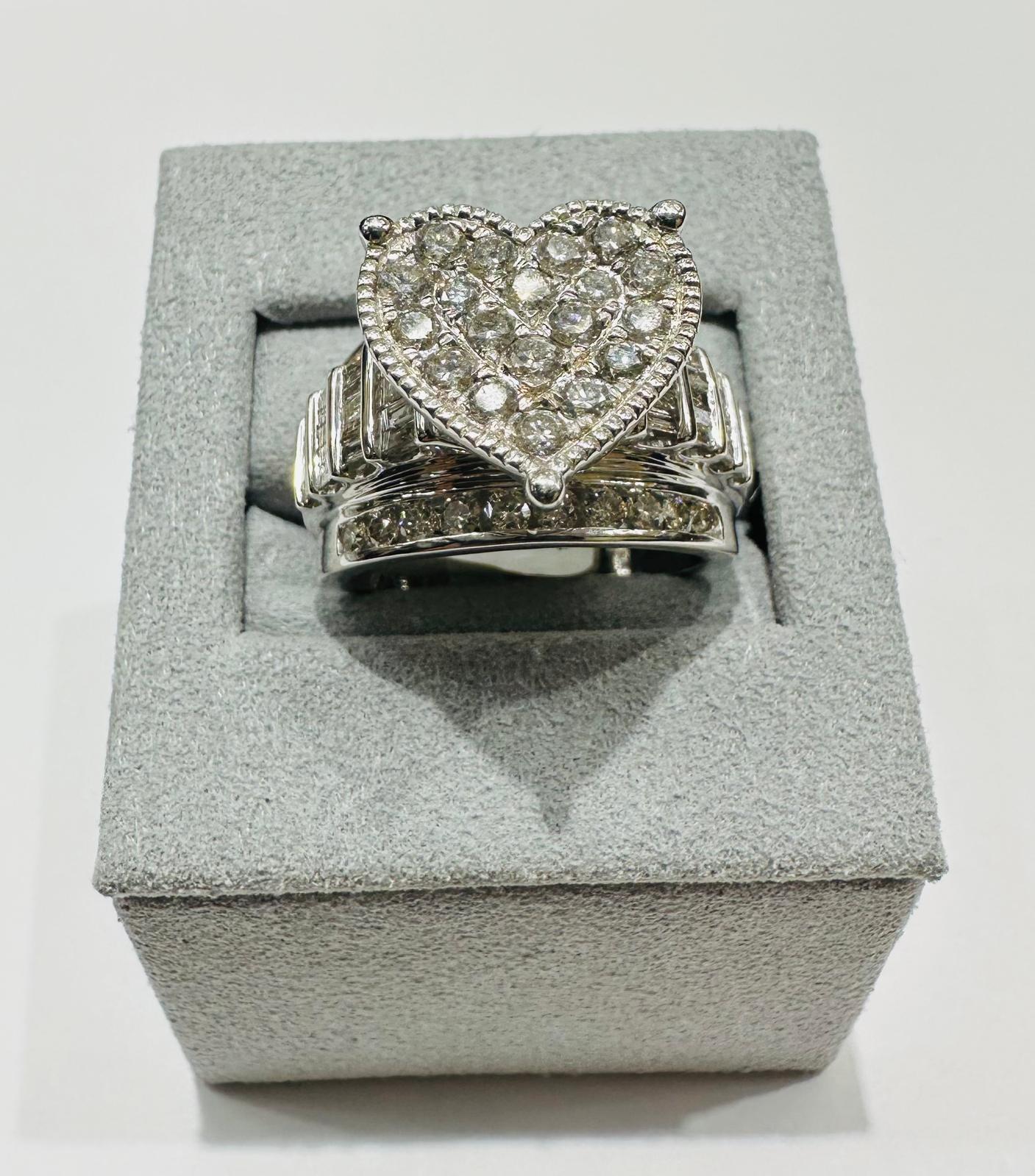 10K WHITE GOLD HEART RING WITH NATURAL DIAMONDS 2CT, 7.8gm