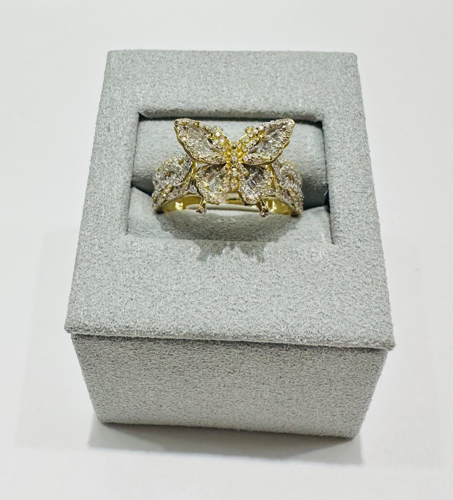 10K GOLD BUTTERFLY NATURAL DIAMONDS RING 4.5gm