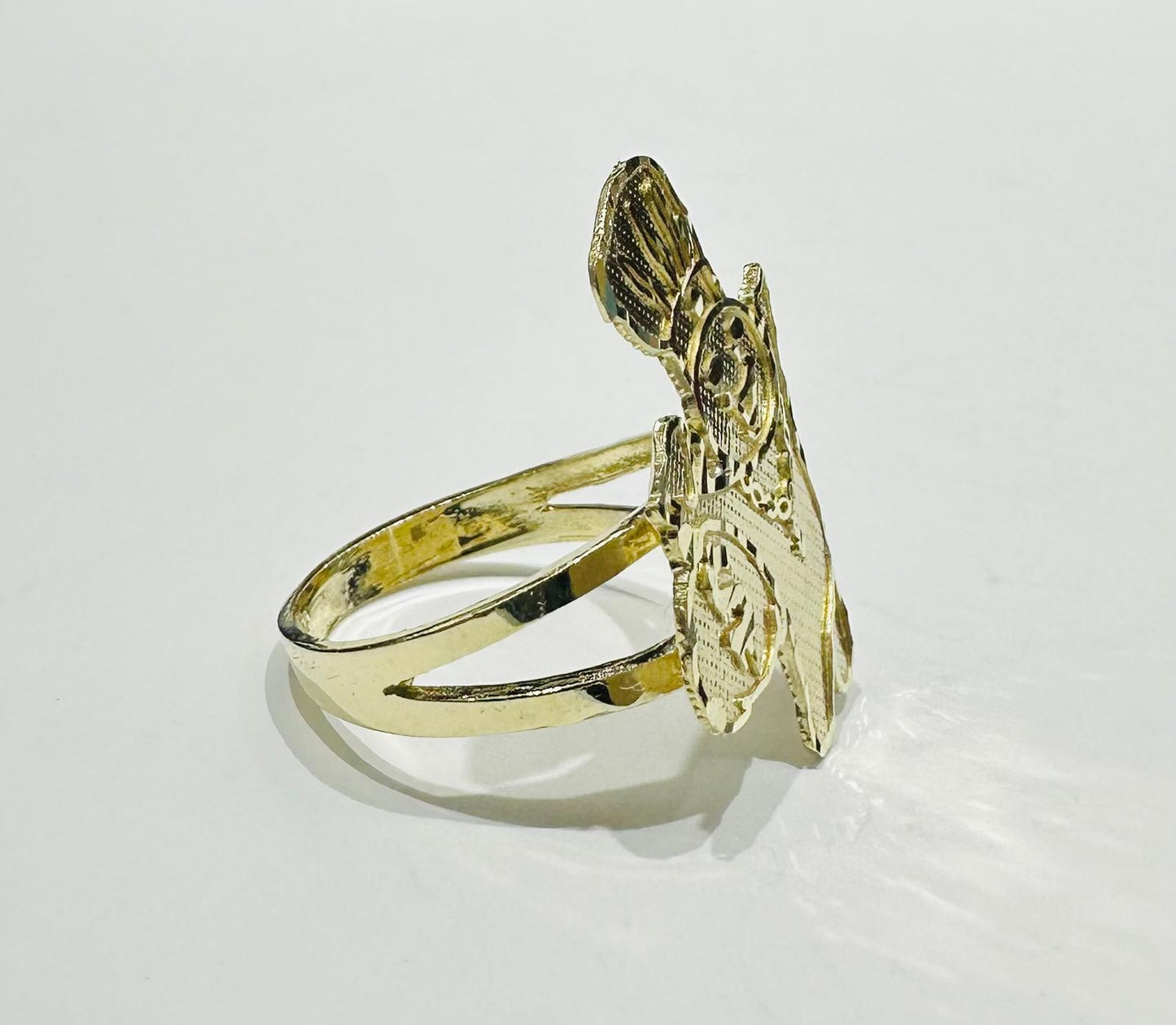10K GOLD DOUGHMAN RING, WEIGHT: 3.8gm