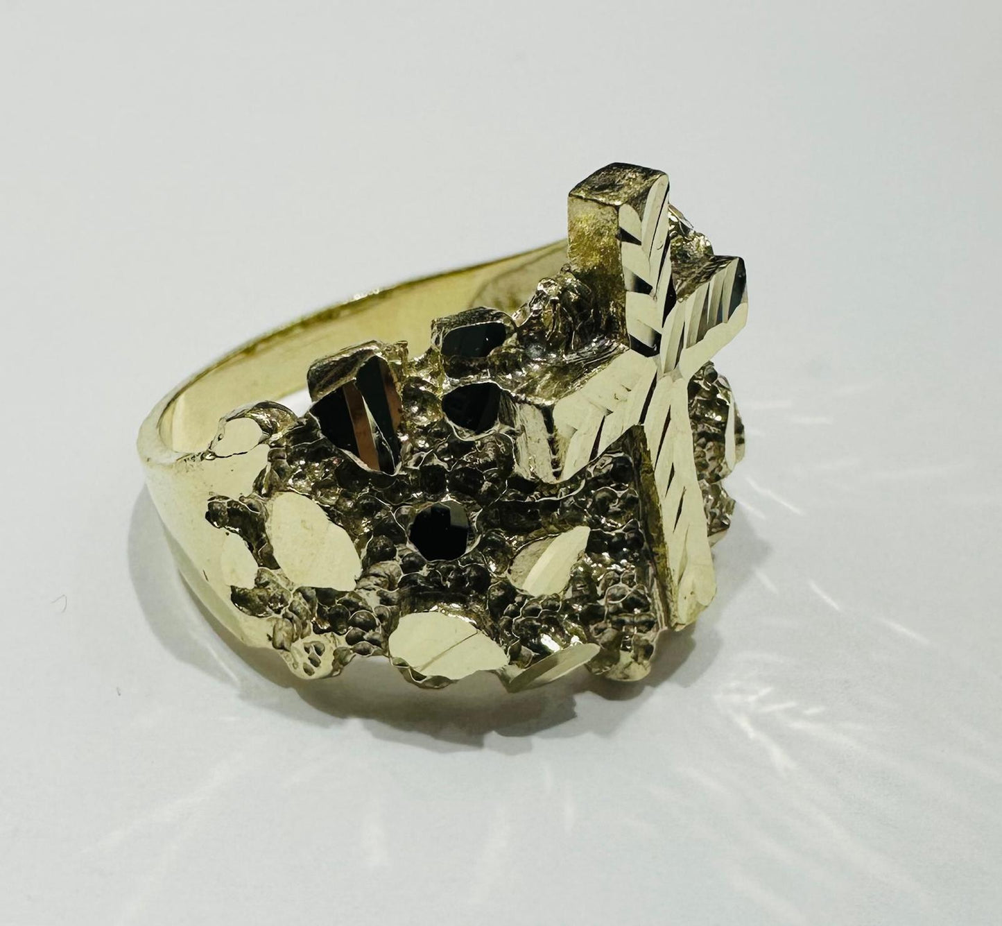 10K GOLD CROSS NUGGET RING, WEIGHT: 6.5gm