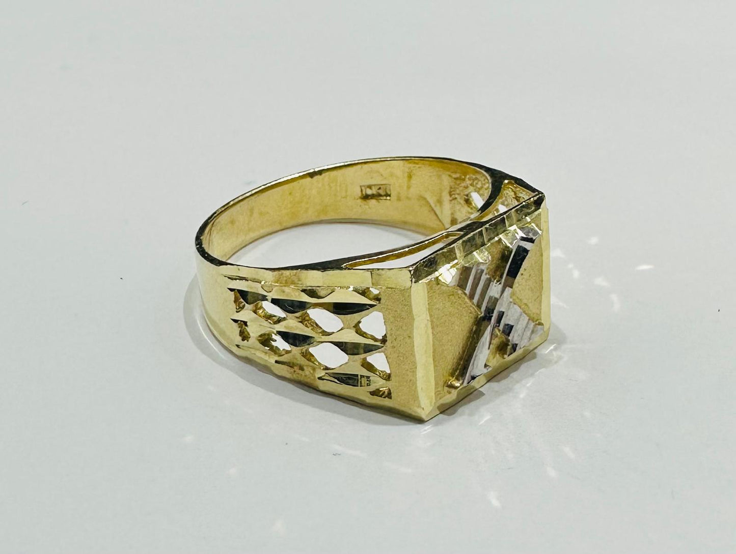 10K GOLD INITIAL LETTER RING "X" SIZE: 10.0 WEIGHT: 4.3gm