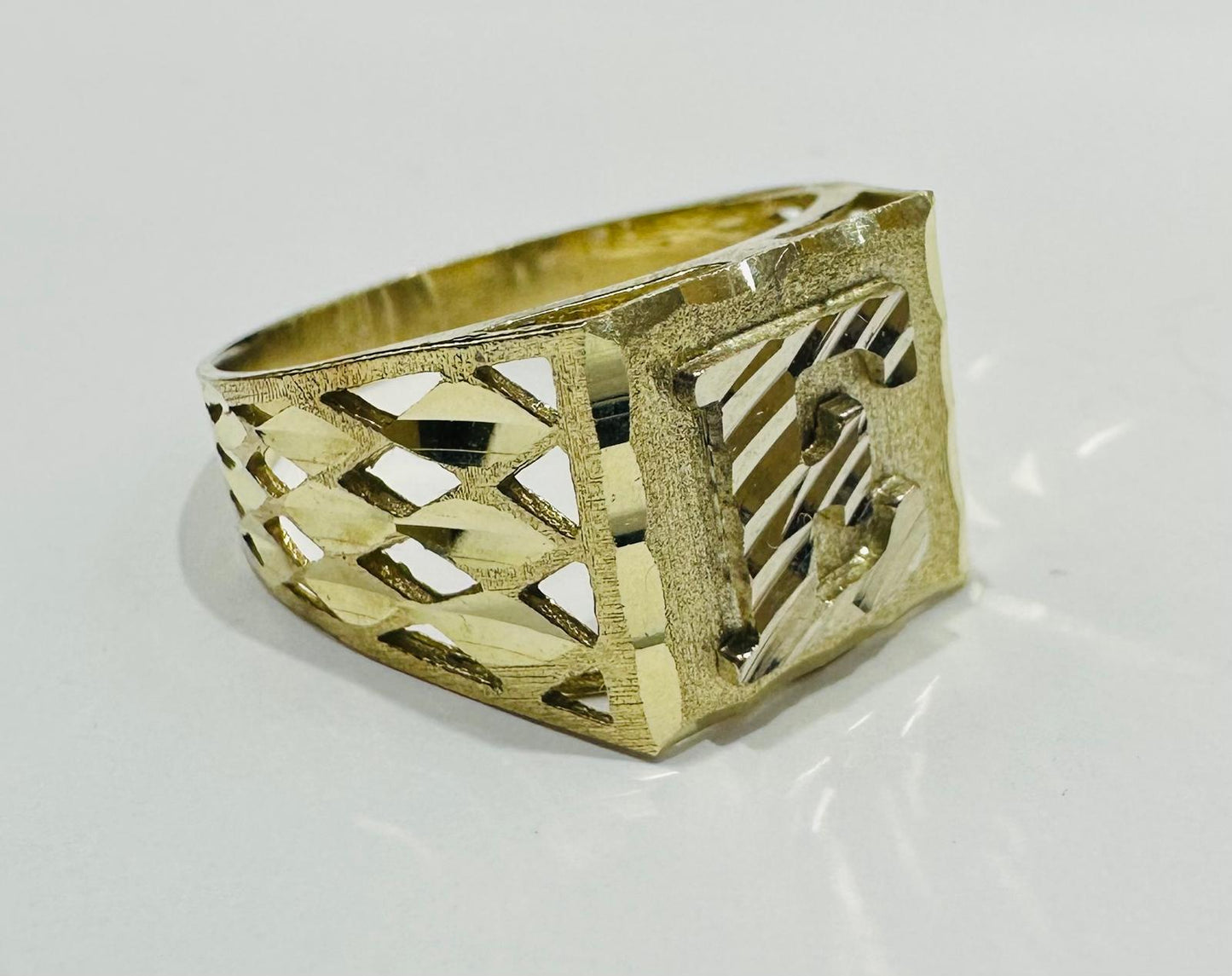 10K GOLD INITIAL LETTER RING "E" SIZE: 9.2 WEIGHT: 2.8gm