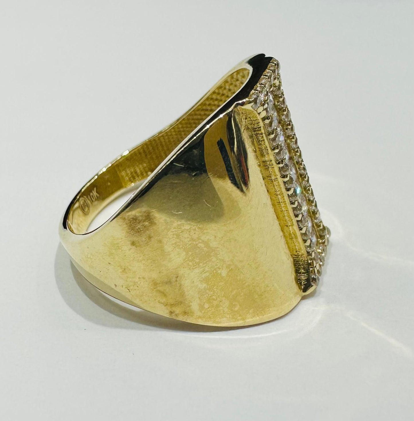 10K GOLD INITIAL LETTER "I" RING WITH CZ STONES- SIZE: 7.4 WEIGHT: 4.3gm
