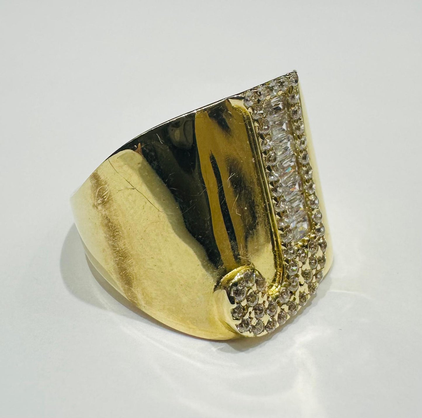 10K GOLD INITIAL LETTER "J" RING WITH CZ STONES- SIZE: 8.0 WEIGHT: 4.3gm