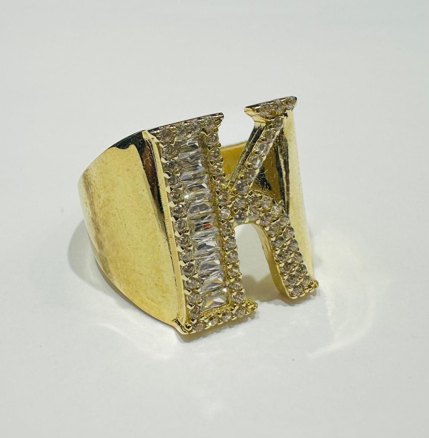 10K GOLD INITIAL LETTER "K" RING WITH CZ STONES- SIZE: 7.6 WEIGHT: 4.4gm