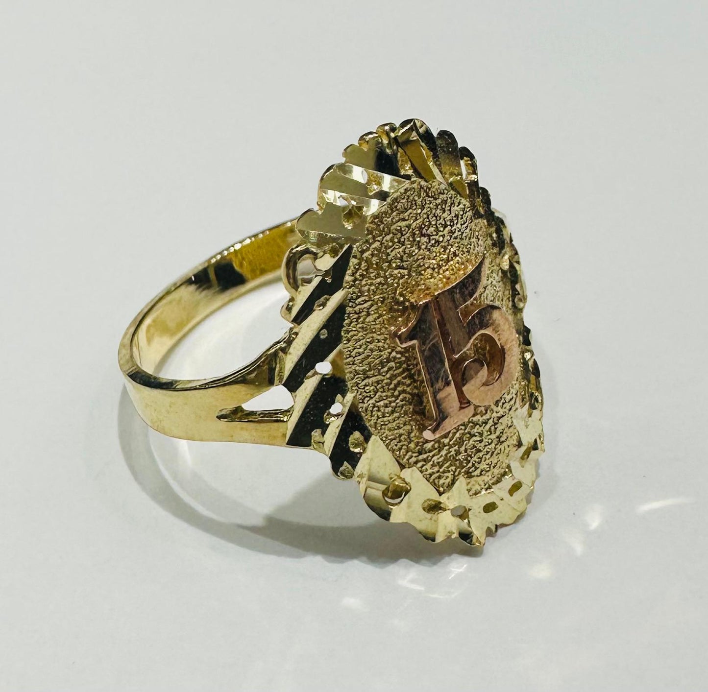 10K GOLD QUINCEANERA RING -SIZE: 7.0 WEIGHT: 2.4gm