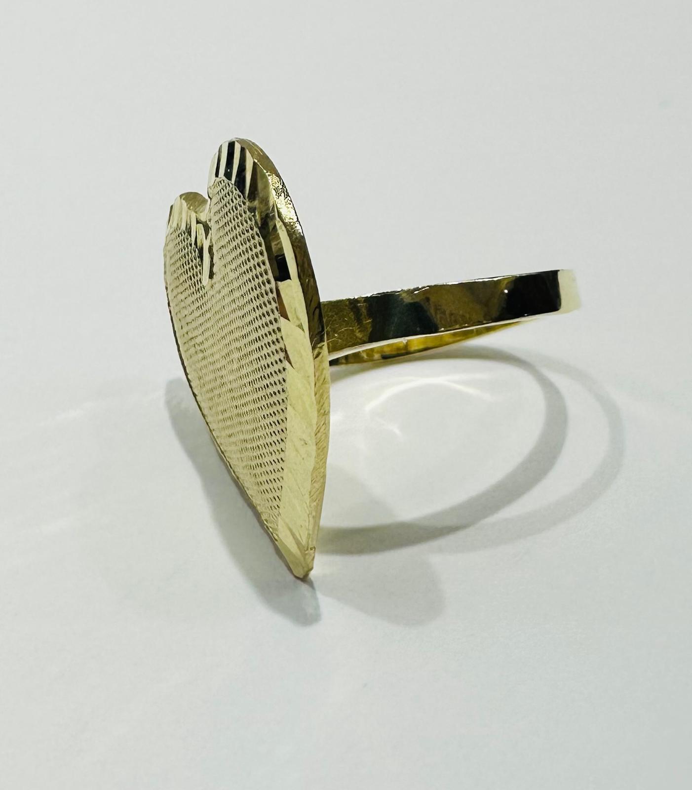 10K GOLD HEART RING -SIZE: 7.4 WEIGHT: 3.5gm