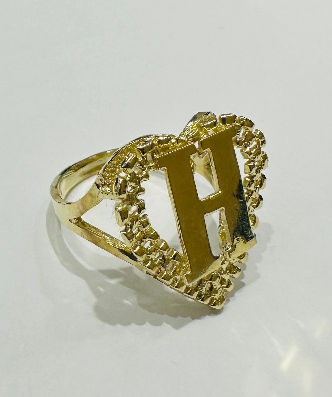 10K GOLD INITIAL LETTER "H" RING WITH A HEART -WEIGHT: 3.9gm