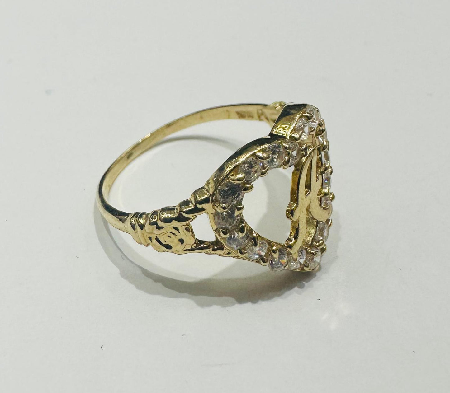 10K GOLD INITIAL LETTER "A" RING WITH A HEART -WEIGHT: 2.1gm